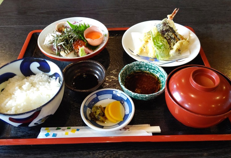 ミニ海鮮丼と天ぷら定食