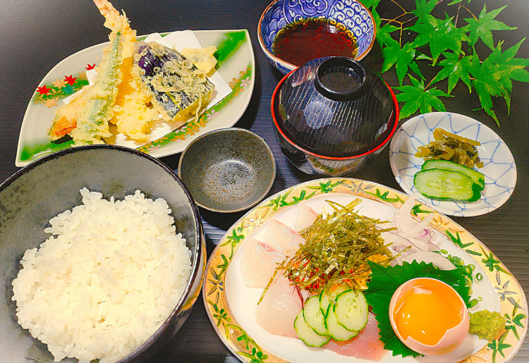 ミニ海鮮丼と天ぷら定食